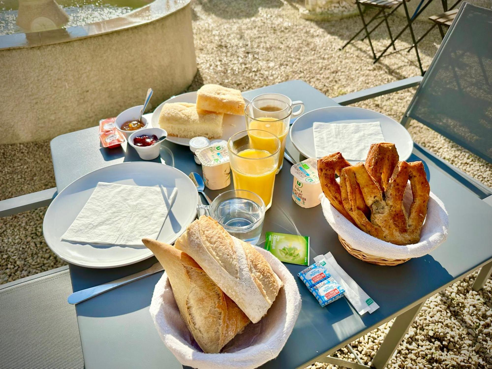 Les Appartements Du Mas - Rose Marie Aigues-Mortes Exterior photo