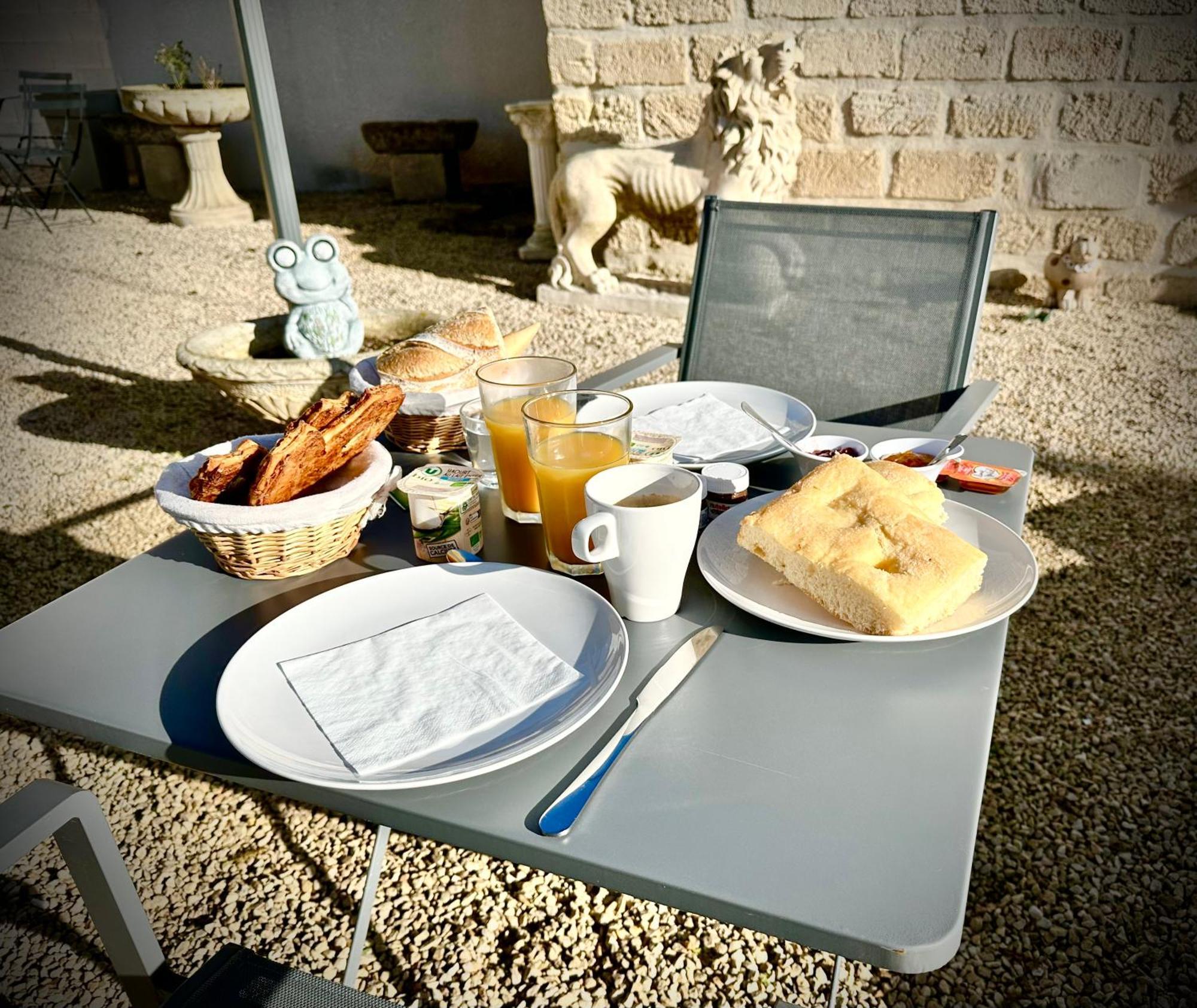 Les Appartements Du Mas - Rose Marie Aigues-Mortes Exterior photo