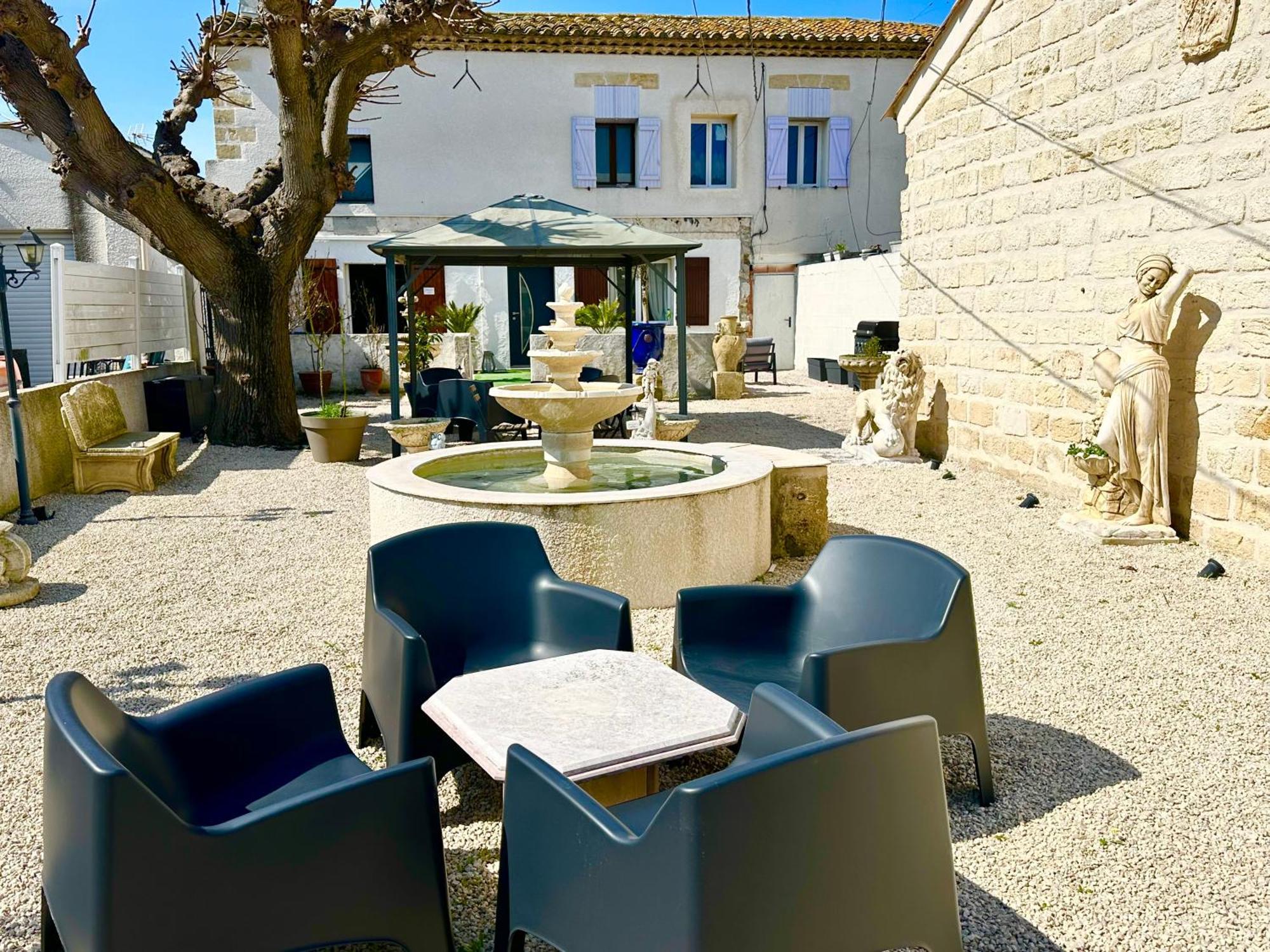 Les Appartements Du Mas - Rose Marie Aigues-Mortes Exterior photo